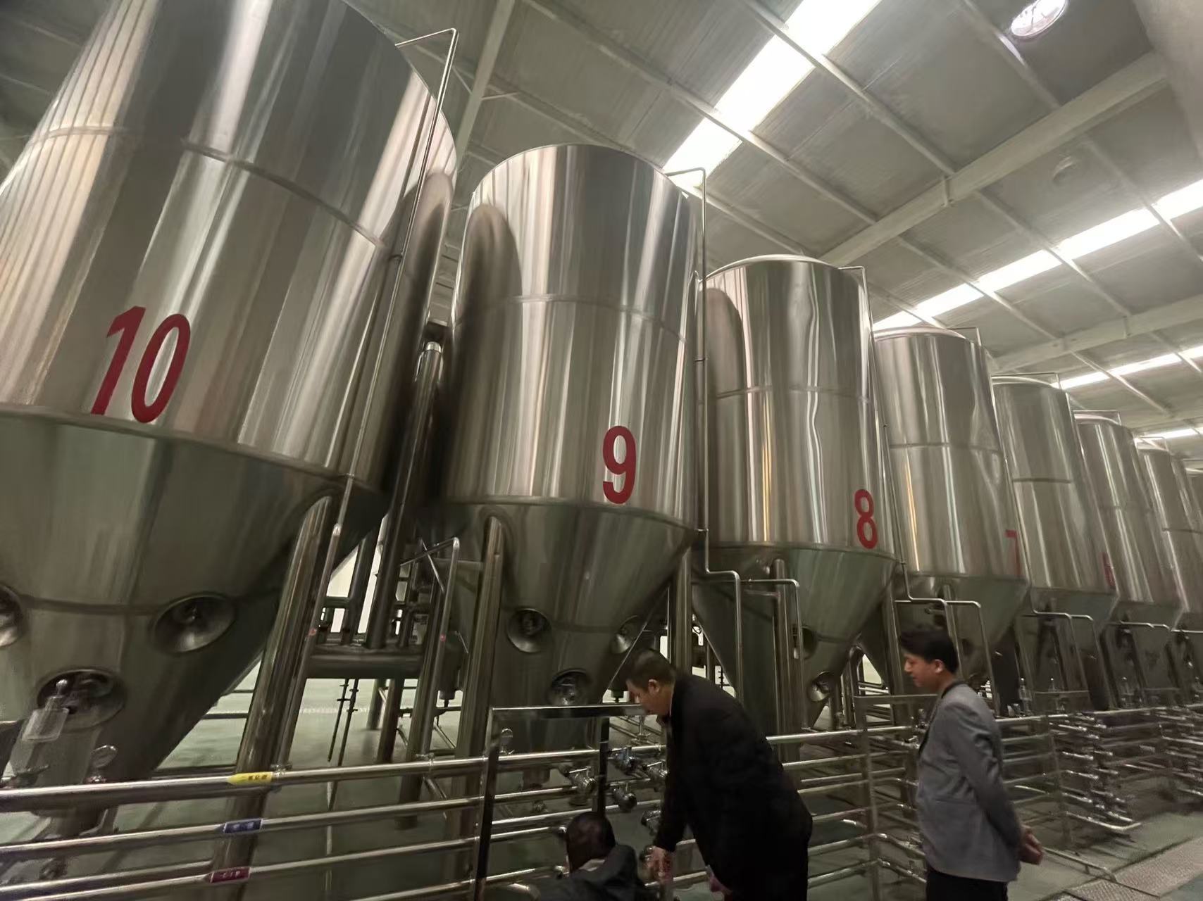 万柏林精酿啤酒设备厂—平面布置、设备设计、制造、调试、培训等一条龙服务